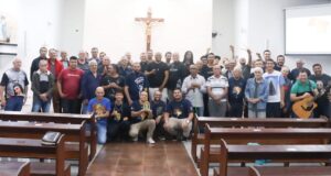 Paróquia Nossa Senhora da Saúde realiza 1º Encontro do Terço dos Homens em Pinhais